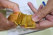 Gold Prices Tumble: What This Drop *Actually* Means for You
